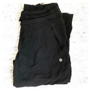 Lululemon Dance Studio Crop • Black